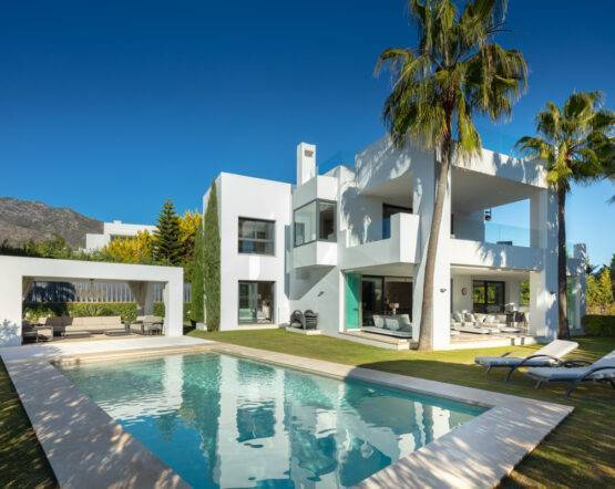 Find the perfect real estate agent in Marbella to buy your house in Malaga