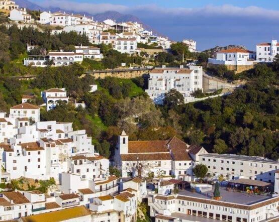 Discover Casares: the charming white village of the province of Malaga