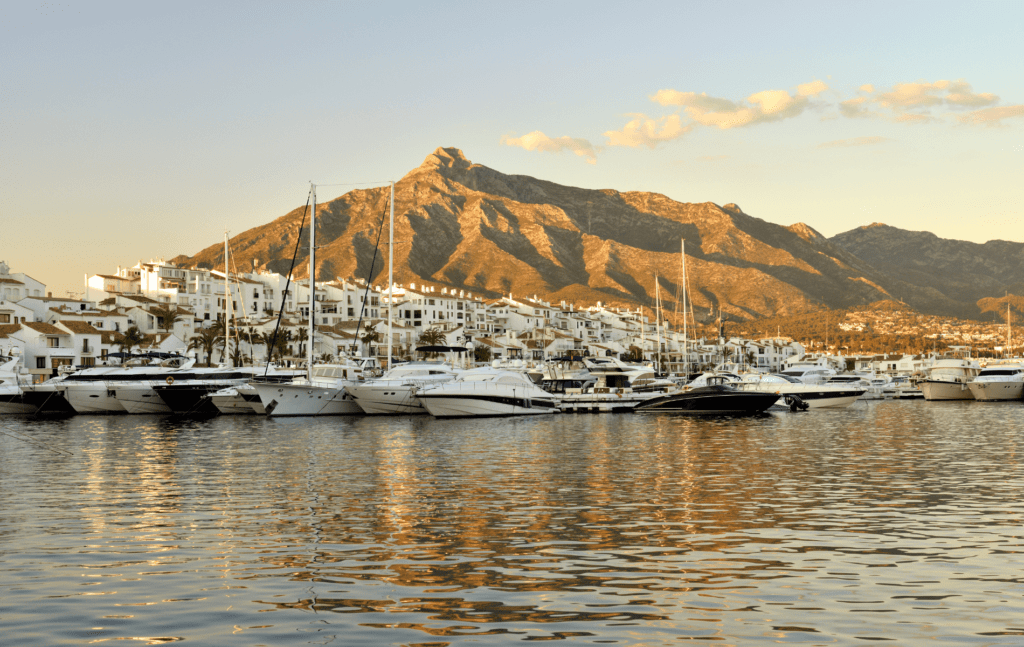 Boat excursions from Marbella: Explore the Mediterranean coast. Boat excursions for all tastes
