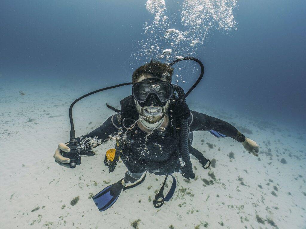 scuba diver taking out the primary regulator